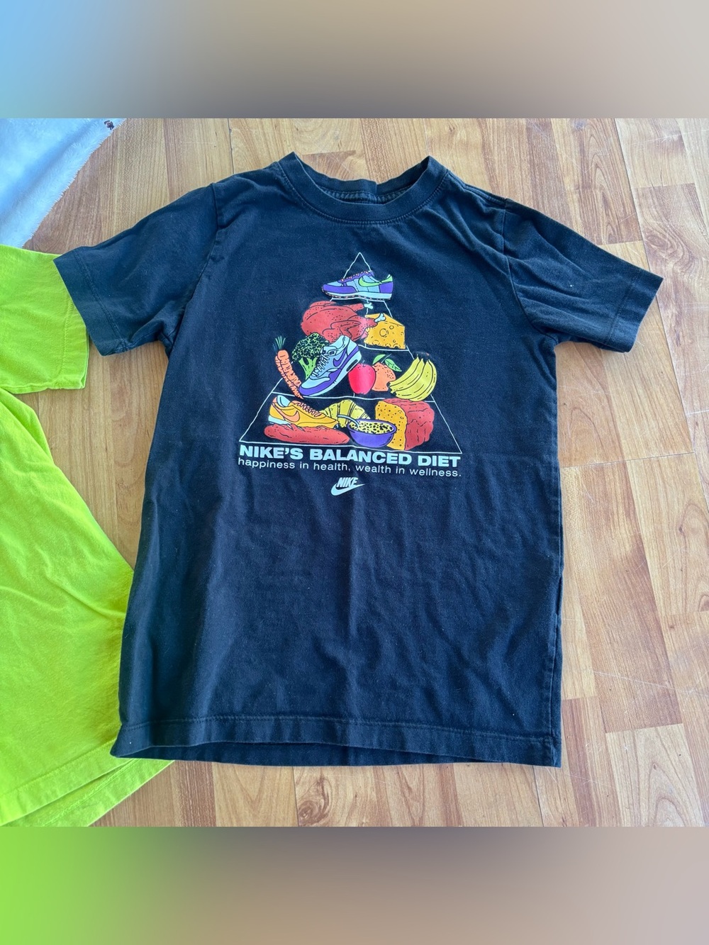 Boys Nike Tees - Picture 2 of 7